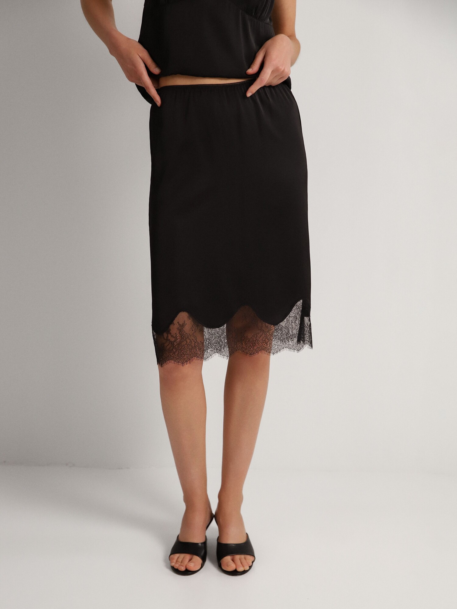 Спідниця сатинова міді LACE
